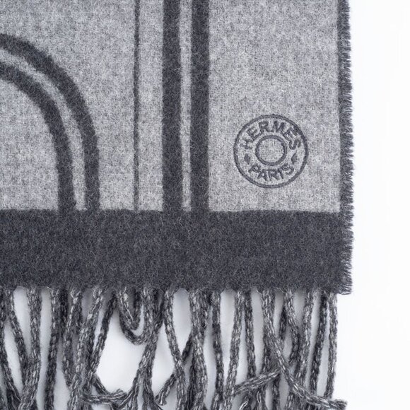 HERMES Gray Scarf - Picture 3 of 7